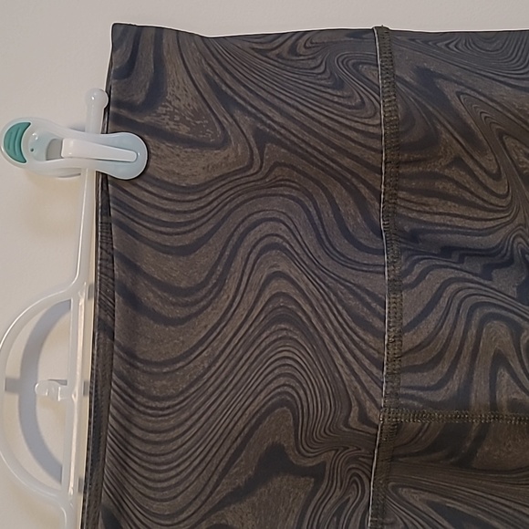 Beyond Yoga Olive Green Marbled Pant - Picture 7 of 13